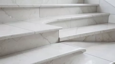 cennik układania płytek na schodach