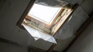 rozszczelnione okno dachowe