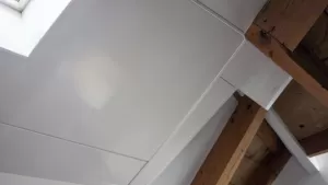 Sufit na poddaszu z paneli