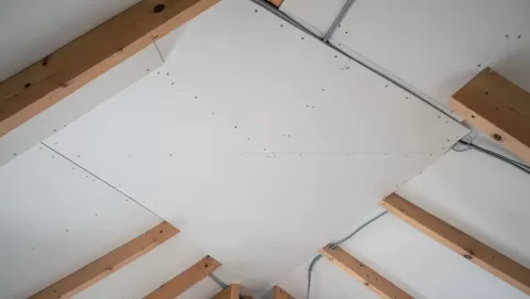 sufit na poddaszu z płyt gk