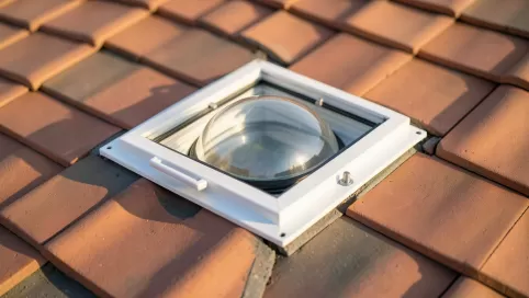 wyłaz dachowy 80x80 ocieplony
