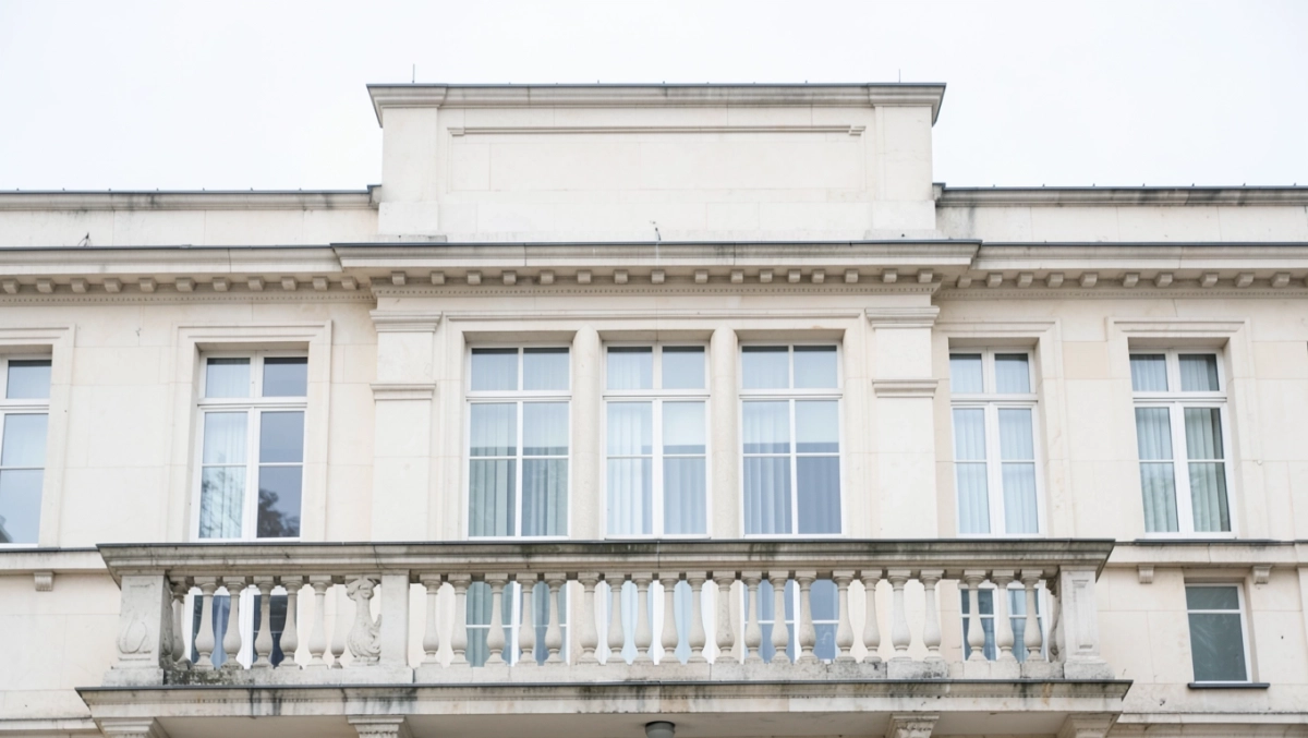 nadbudowa o mniejszej powierzchni niż kondygnacja