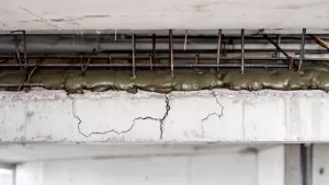 Czy wylewka wzmacnia strop