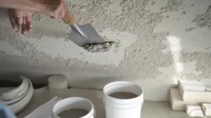 Czym wyrównać strop pod styropian