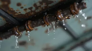 Dach przecieka na wkrętach