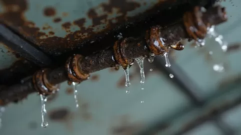 Dach przecieka na wkrętach