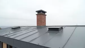 Ile powinien wystawać komin ponad dach płaski