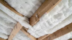 Jak kłaść wełnę mineralną na stropie