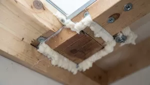 Jak uszczelnić właz na strych