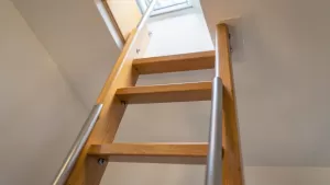 Jak wykończyć schody strychowe