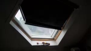 Jak Zaciemnić Okno Dachowe