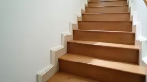 Jak zamontować listwy przy schodach