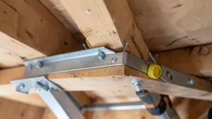 Jak zamontować schody strychowe