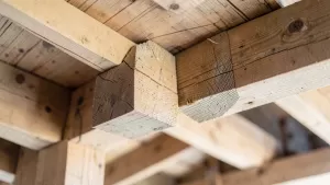 Jakie belki na strop drewniany 8m