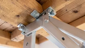 Kątowniki montażowe do schodów strychowych