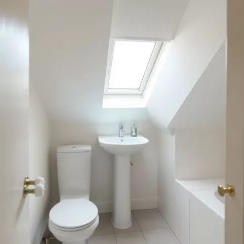 Małą łazienka na poddaszu