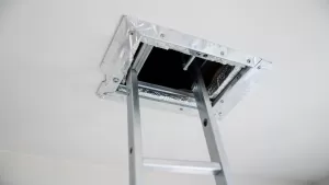 Montaż wyłazu strychowego cena kb