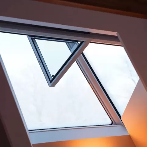 Nawiewniki w oknach dachowych zimą