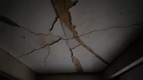 Rysy na stropie teriva