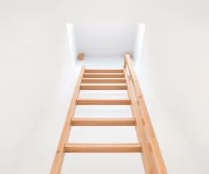 Schody strychowe składane z poręczą