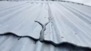 Uszczelnienie dachu z blachy falistej